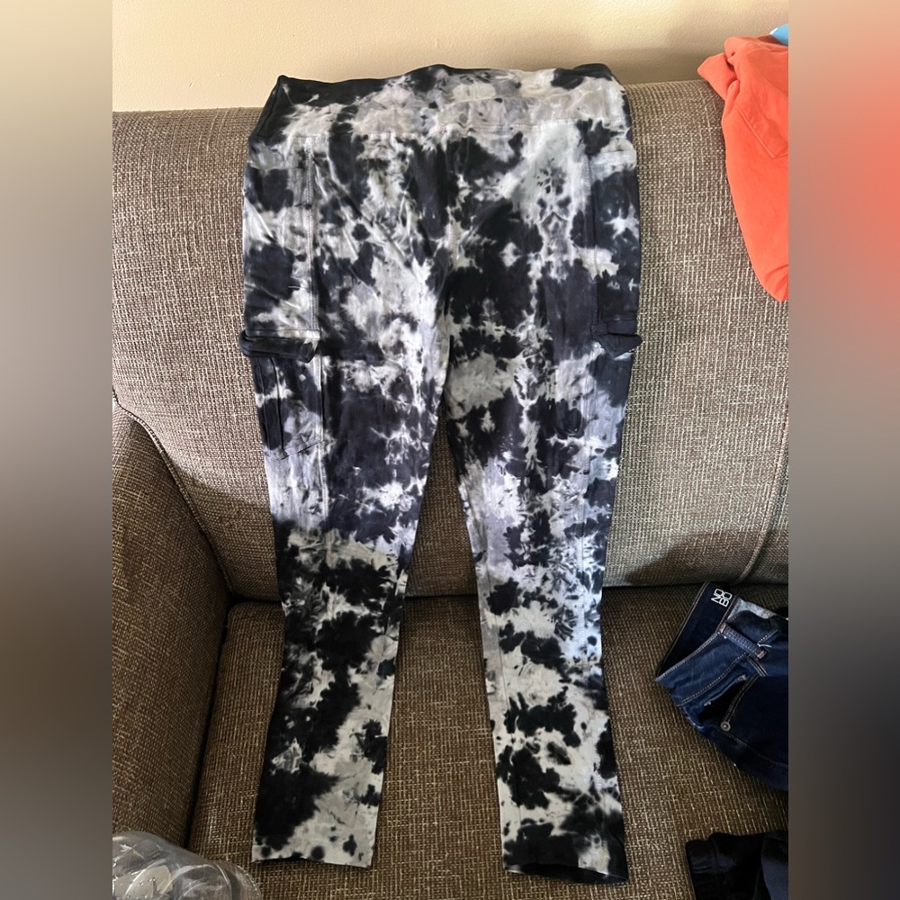 They fit more like a Small/Medium. They are super adorable though and comfy.